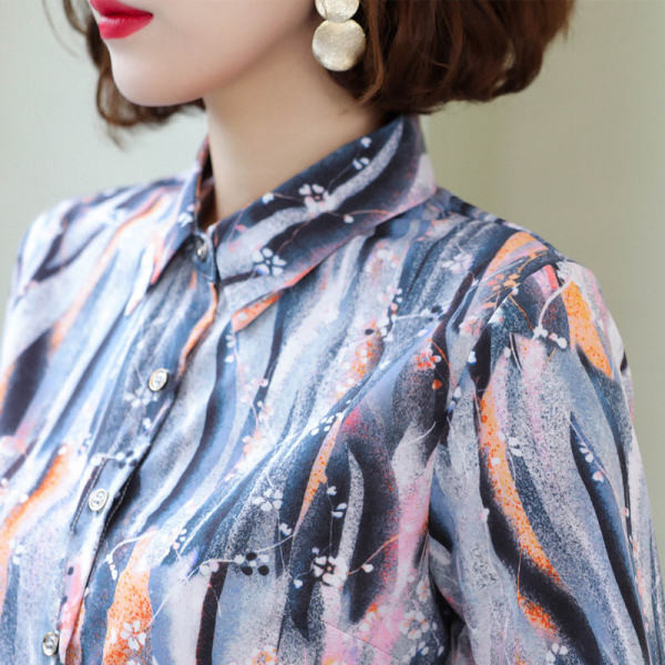 Spalvingi moteriški marškiniai klasikine apykakle