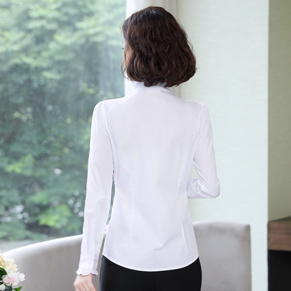 Elegáns női ing hímzéssel és gombokkal