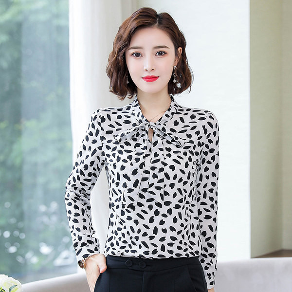 Moteriški marškiniai su leopardo raštu ir kaspinu