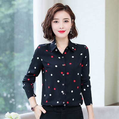 Moodne naiste särk klassikalise krae ja nööpidega