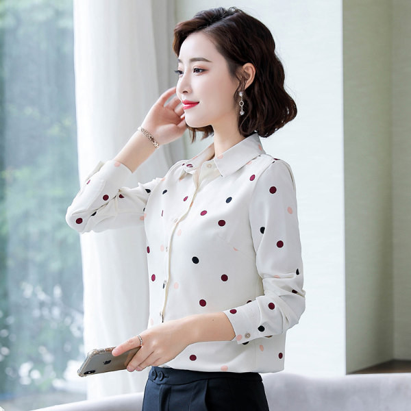 Moodne naiste särk klassikalise krae ja nööpidega