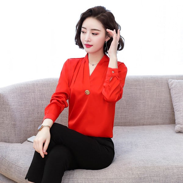 Ženska košulja sa špicastim dekolteom u različitim bojama