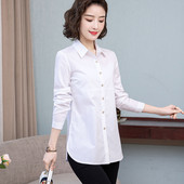 Elegantne naiste särk nööpide ja kraega