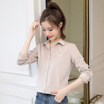 Soliidne kevad-sügissärk tikitud kirjaga