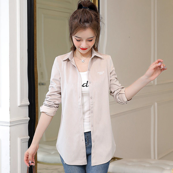 Soliidne kevad-sügissärk tikitud kirjaga