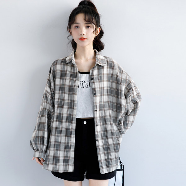 Cămașă cu nasturi în carouri de toamnă