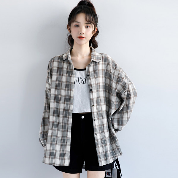 Cămașă cu nasturi în carouri de toamnă