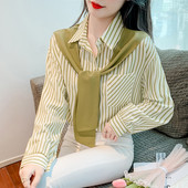Cămașă de damă în dungi cu buzunar