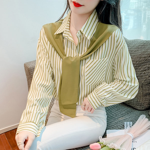 Cămașă de damă în dungi cu buzunar