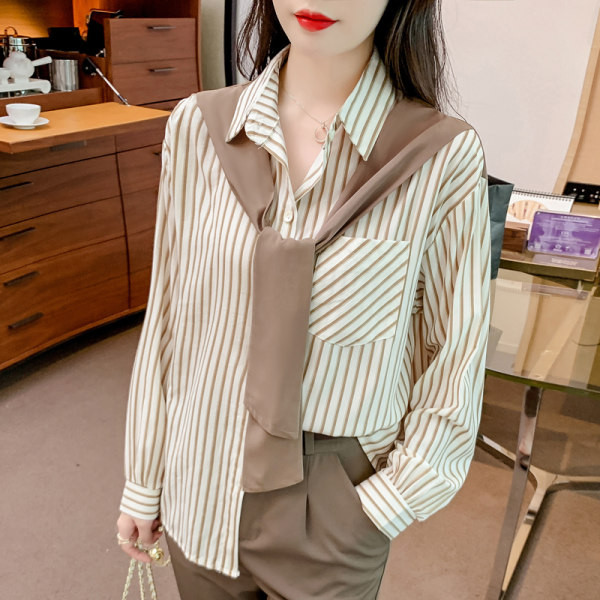 Cămașă de damă în dungi cu buzunar