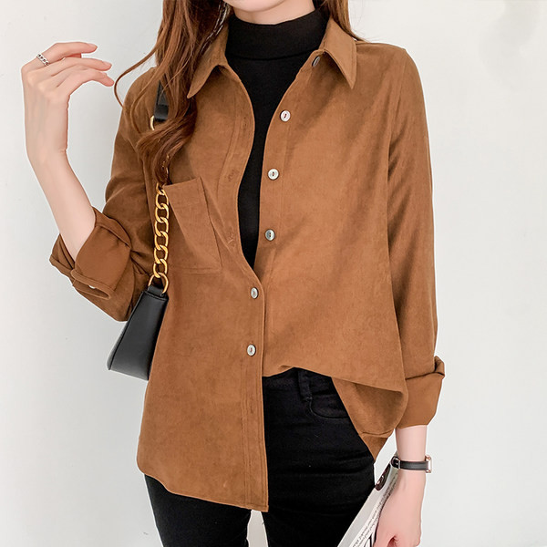 Naiste särk klassikalise krae ja taskuga