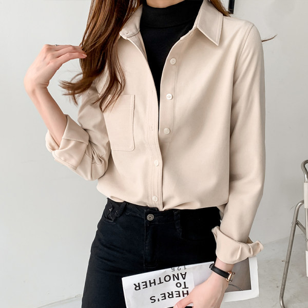 Naiste särk klassikalise krae ja taskuga