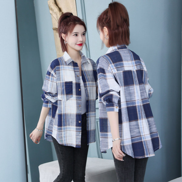 Laia mustriga keskmise pikkusega särk