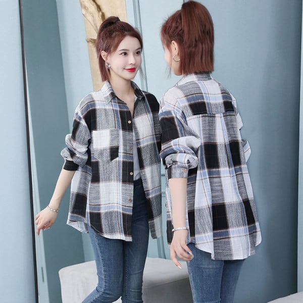 Laia mustriga keskmise pikkusega särk