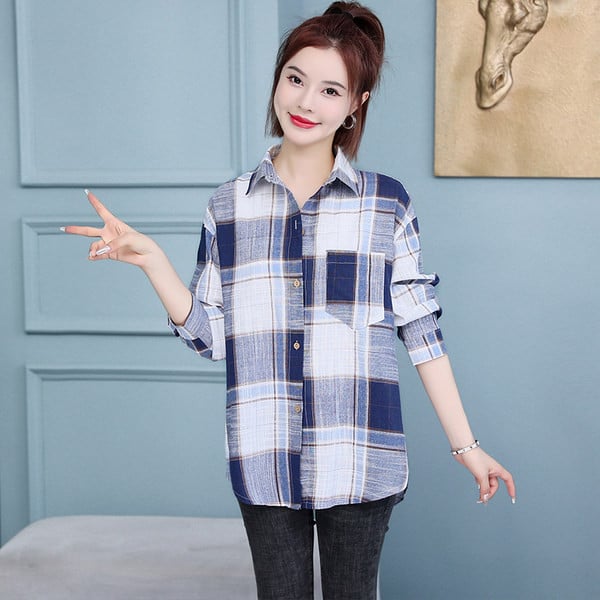 Laia mustriga keskmise pikkusega särk