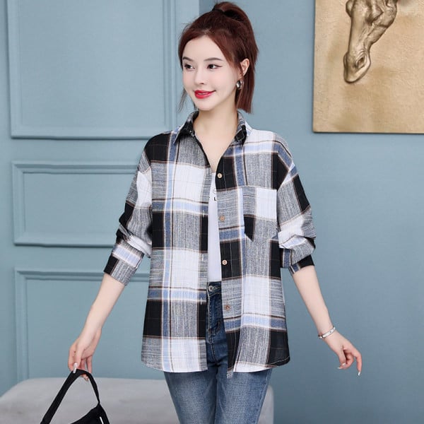 Laia mustriga keskmise pikkusega särk