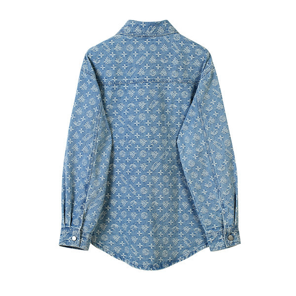 Vabaaja vormidega teksasärk