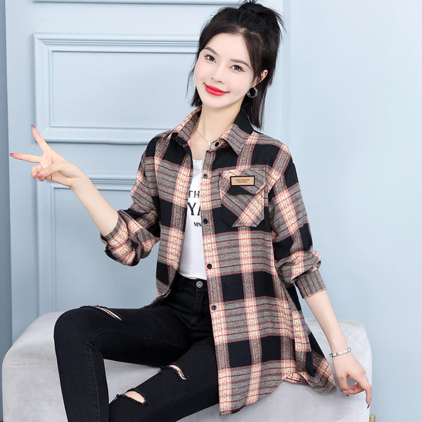 Laisvi moteriški marškinėliai su kišene