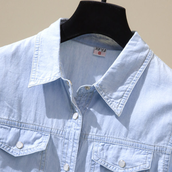 Moteriški džinsiniai marškiniai su kišenėmis