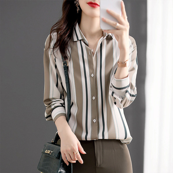 Juhuslik triibuline nööbiga särk