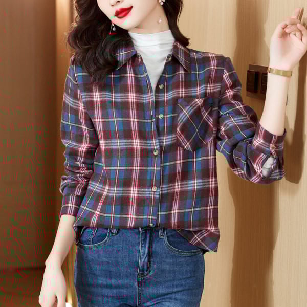 Naiste ruuduline särk klassikalise krae ja taskuga