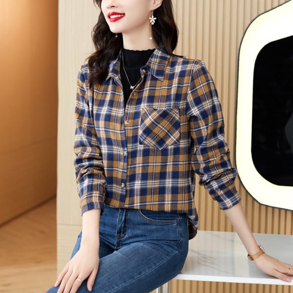 Naiste ruuduline särk klassikalise krae ja taskuga