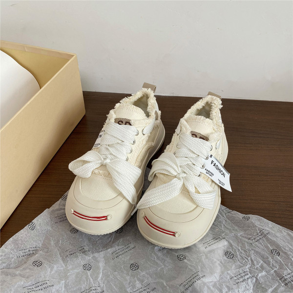 Γυναικεία αθλητικά παπούτσια με επίπεδη σόλα