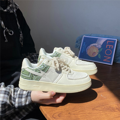 Naiste ökonahast paeltega tossud - suured suurused