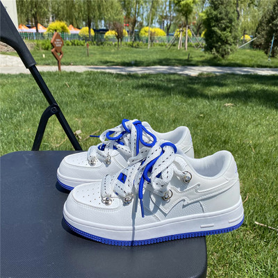 Naiste ökonahast paeltega tossud - suured suurused