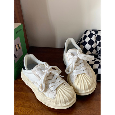 Uus mudel naiste ümarad paeltega tossud