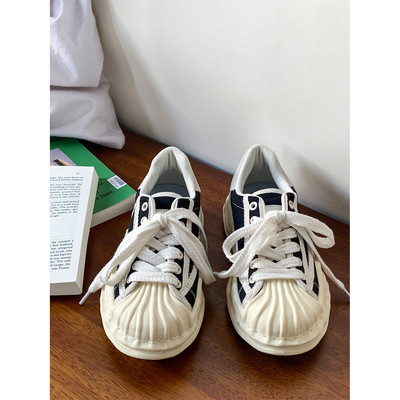 Uus mudel naiste ümarad paeltega tossud