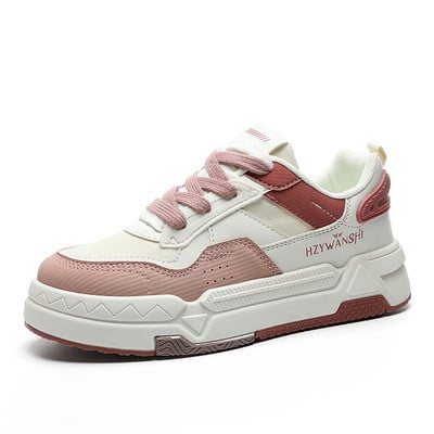 Moodsad naiste ökonahast tossud kirja ja paeltega