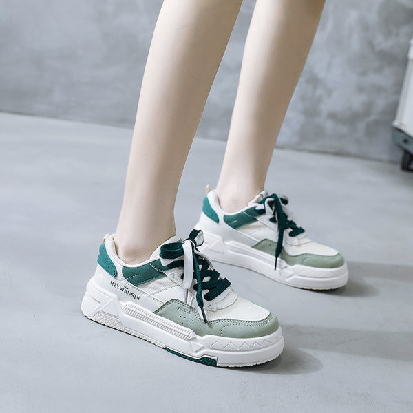 Moodsad naiste ökonahast tossud kirja ja paeltega