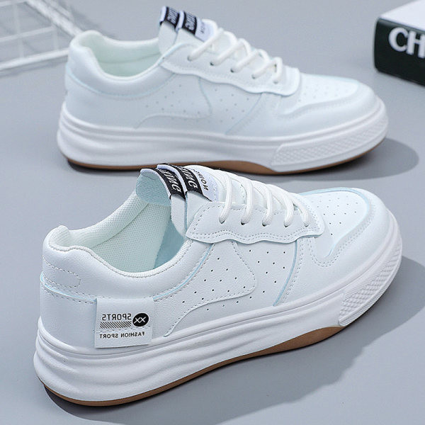 Paprasti sportbačiai plokščiu padu ir raišteliais