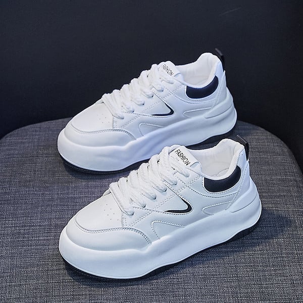 Naiste ümarad paeltega tossud - valget värvi