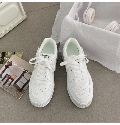 Naiste logoga pitsilised vabaaja tossud