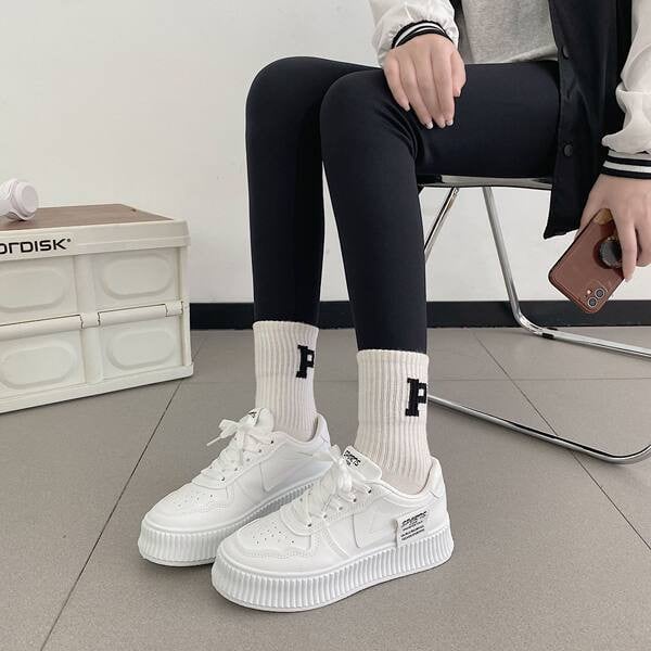 Naiste logoga pitsilised vabaaja tossud