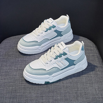 Eko bőrből készült, lapos talpú női tornacipő új modellje