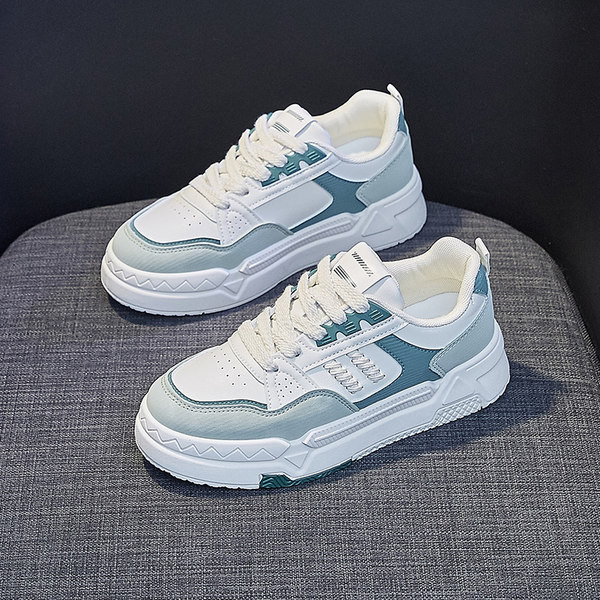 Eko bőrből készült, lapos talpú női tornacipő új modellje