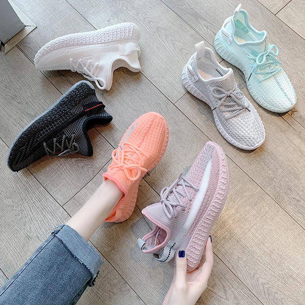 Tekstiilist naiste tossud paelte ja lameda tallaga