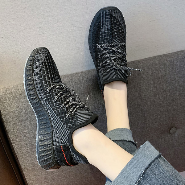 Tekstiilist naiste tossud paelte ja lameda tallaga