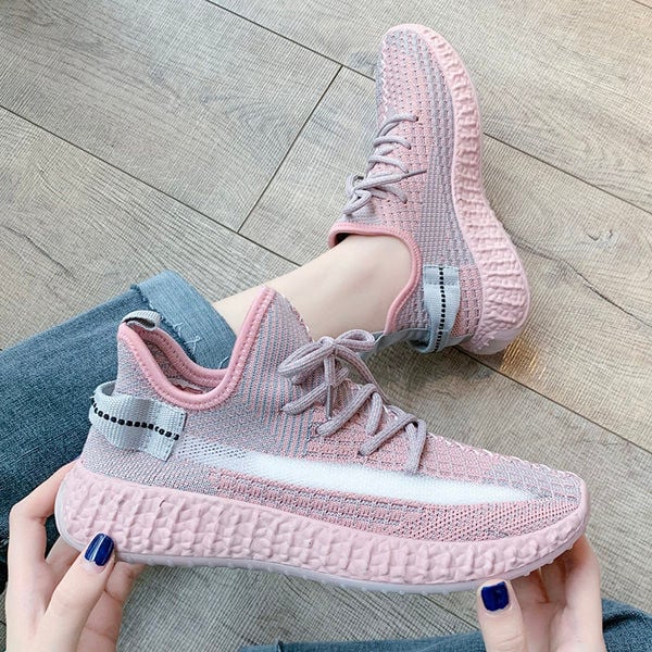 Tekstiilist naiste tossud paelte ja lameda tallaga