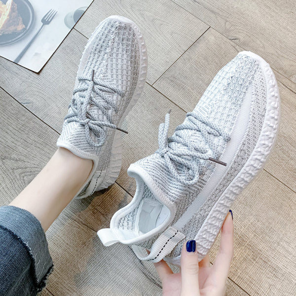 Tekstiilist naiste tossud paelte ja lameda tallaga