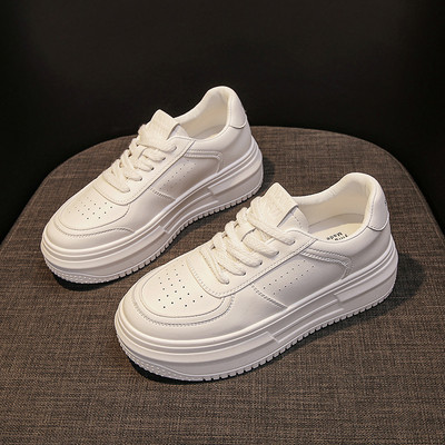 Naiste vabaaja platvormiga tossud