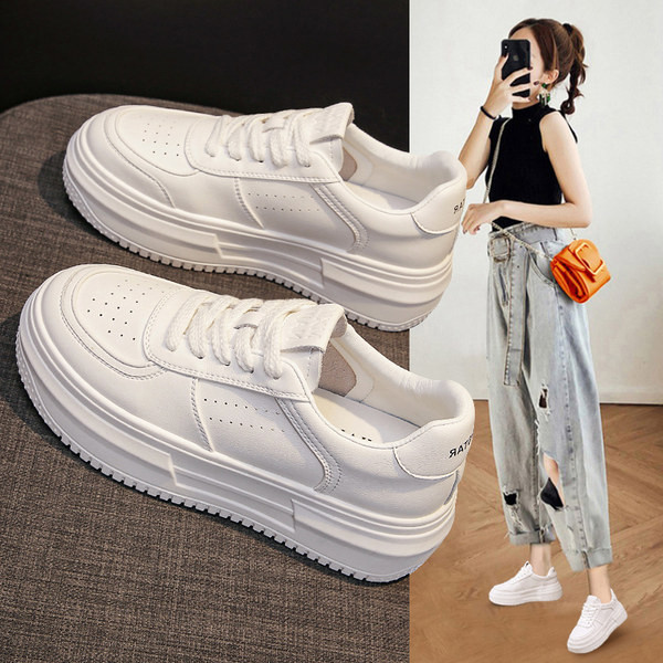 Naiste vabaaja platvormiga tossud