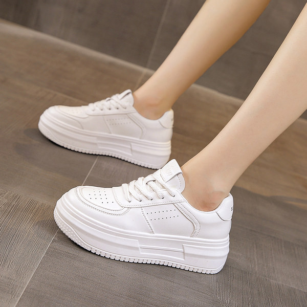 Naiste vabaaja platvormiga tossud