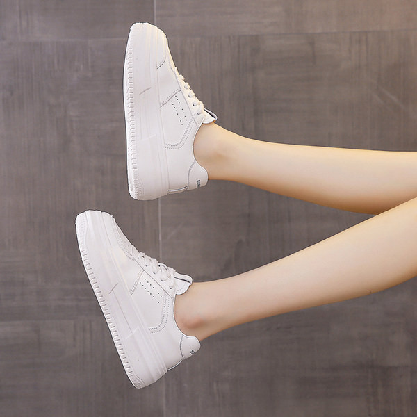 Naiste vabaaja platvormiga tossud