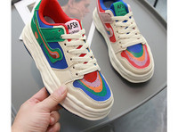 Tenisi de damă colorați cu șireturi