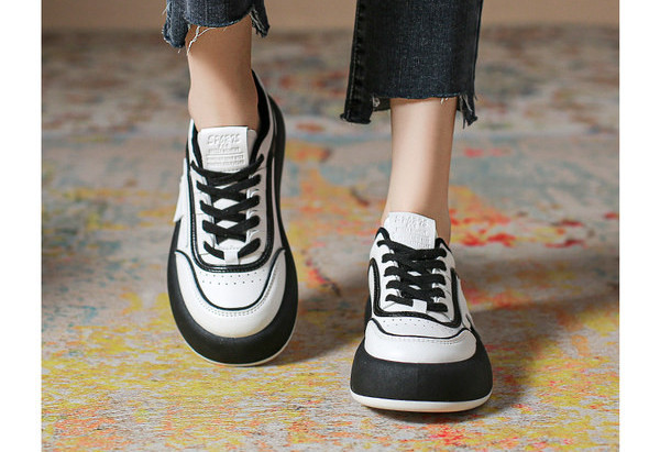 Lezser fűzős bőr tornacipő lapos talppal