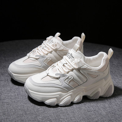 Adidași moderni cu talpă aspră